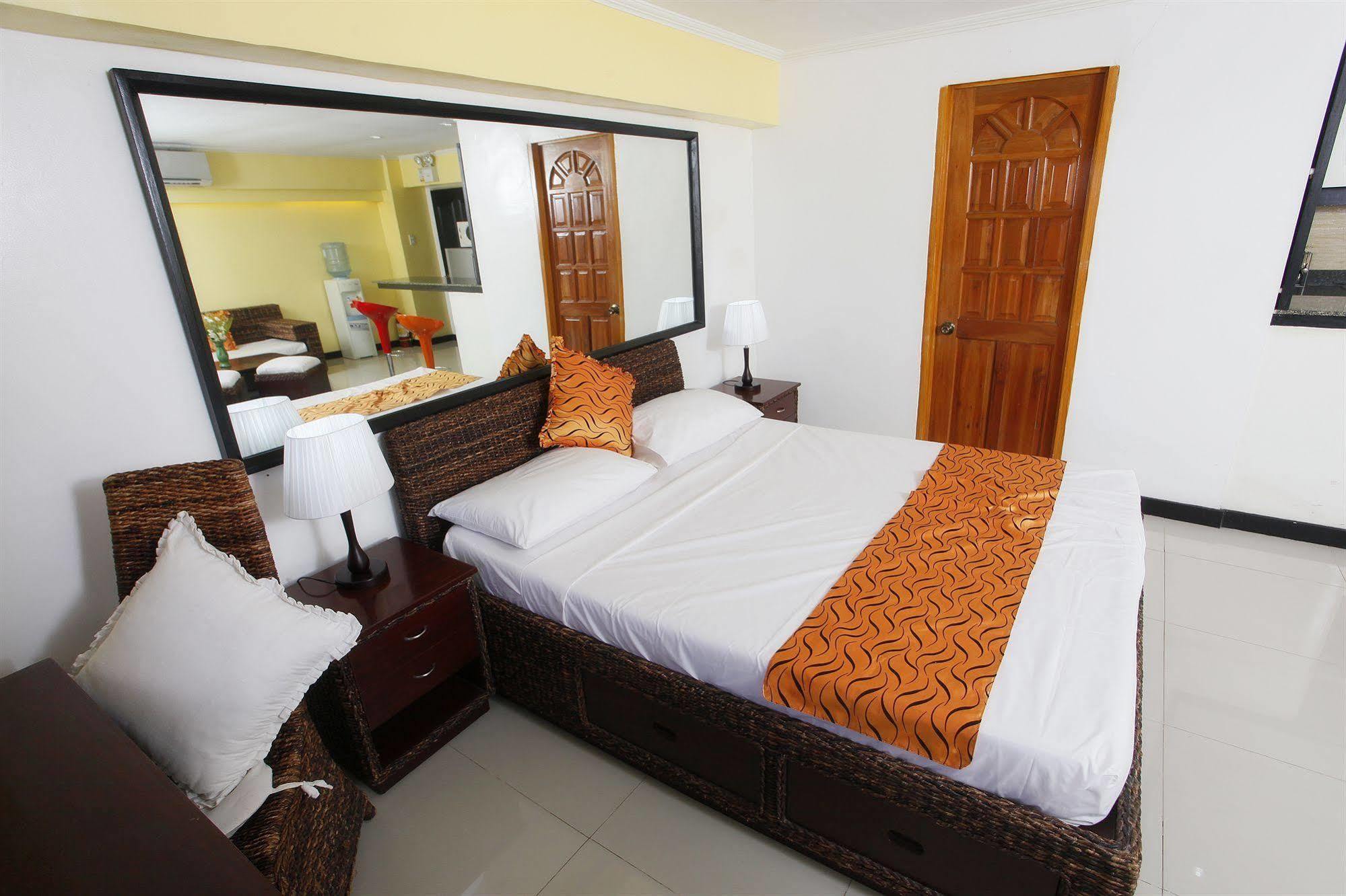 Sdr Serviced Apartments Cebu Esterno foto